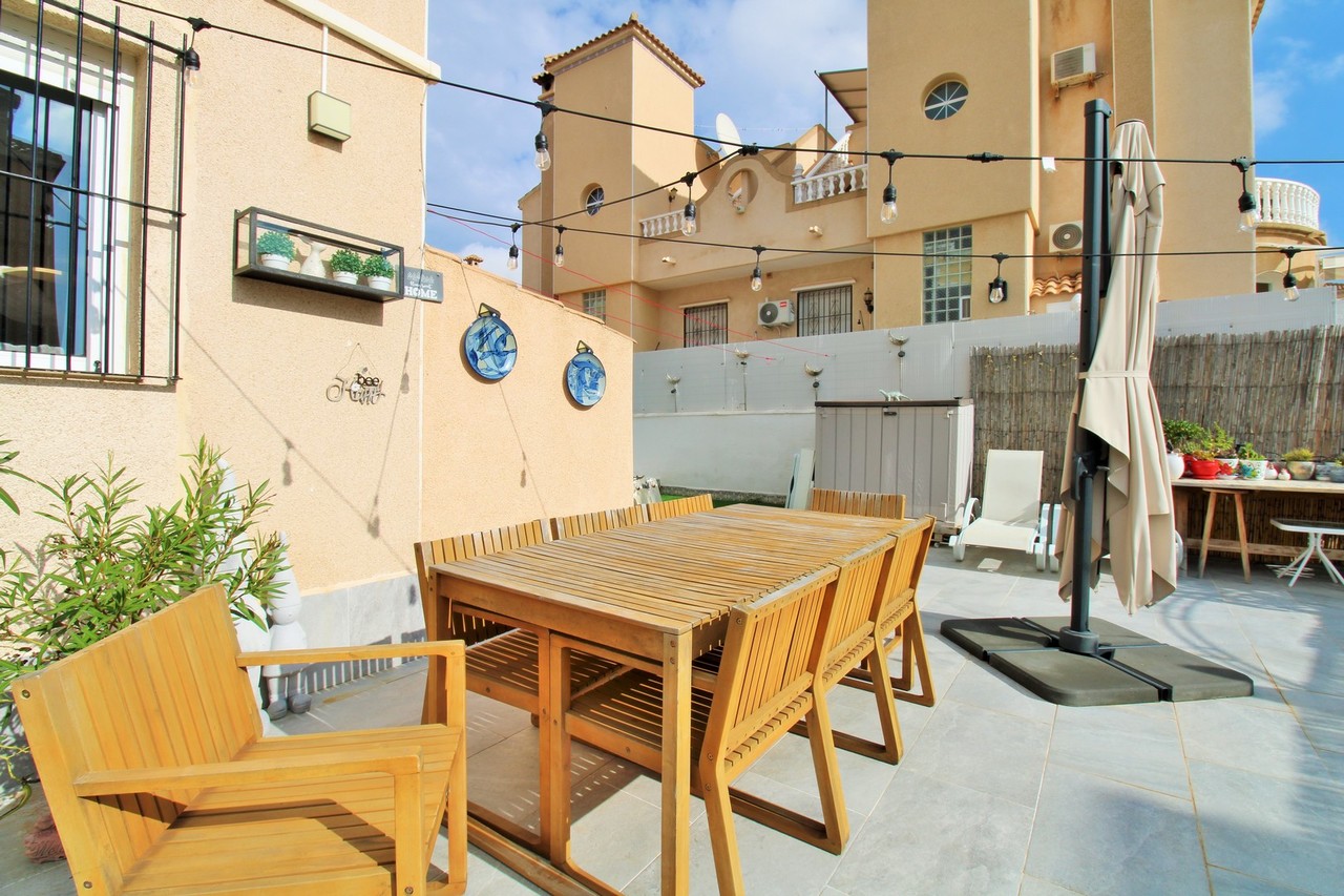 Town House for Sale in Villamartin, Alicante