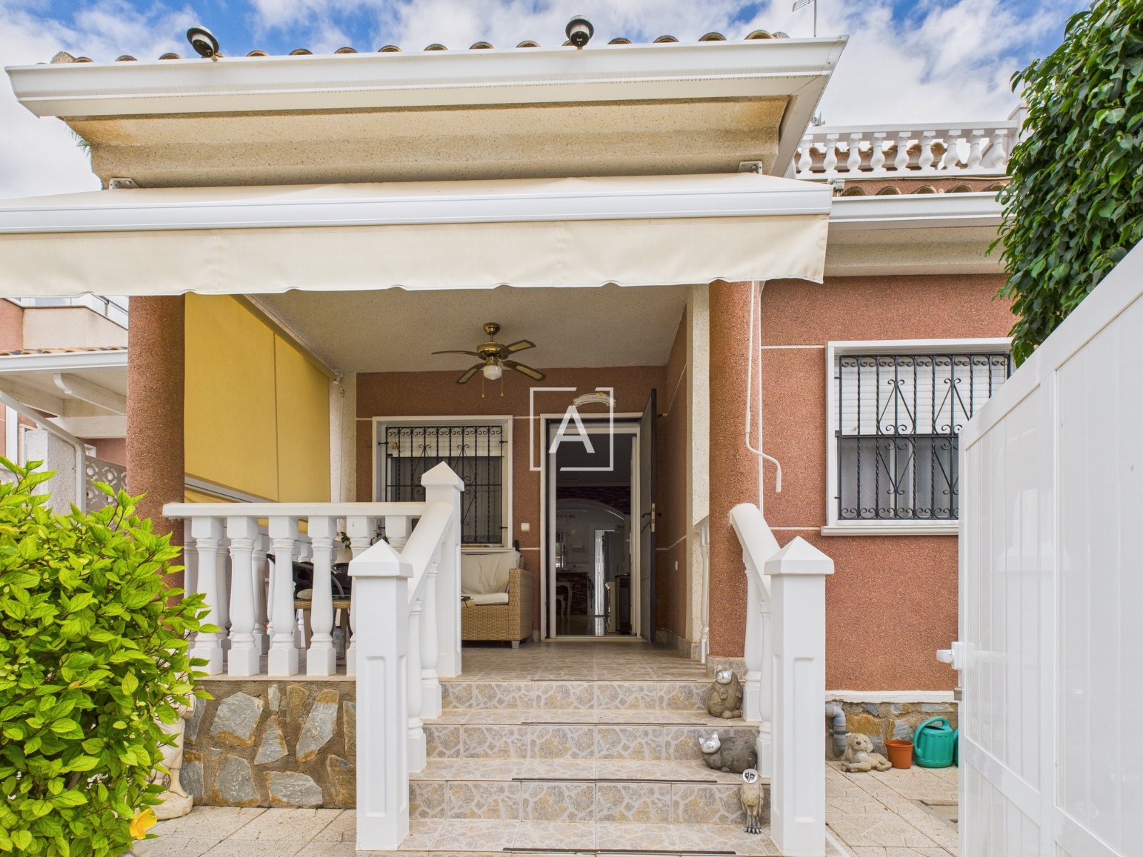 Villa for Sale in Pinar de Campoverde, Alicante