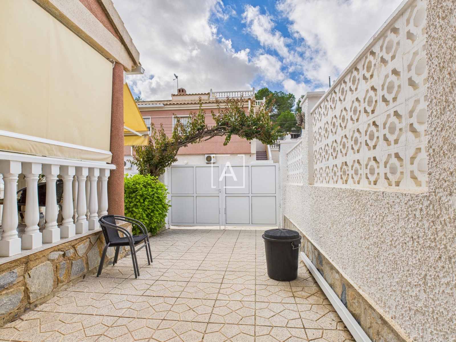 Villa for Sale in Pinar de Campoverde, Alicante