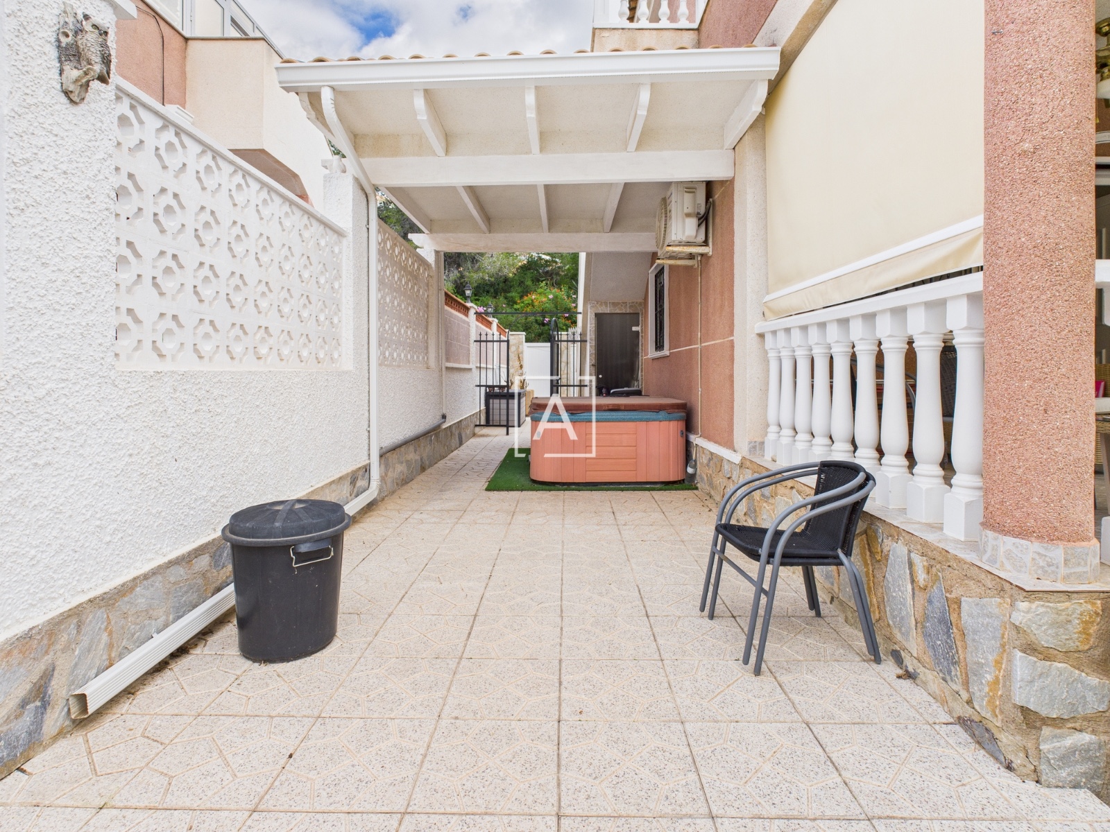 Villa for Sale in Pinar de Campoverde, Alicante