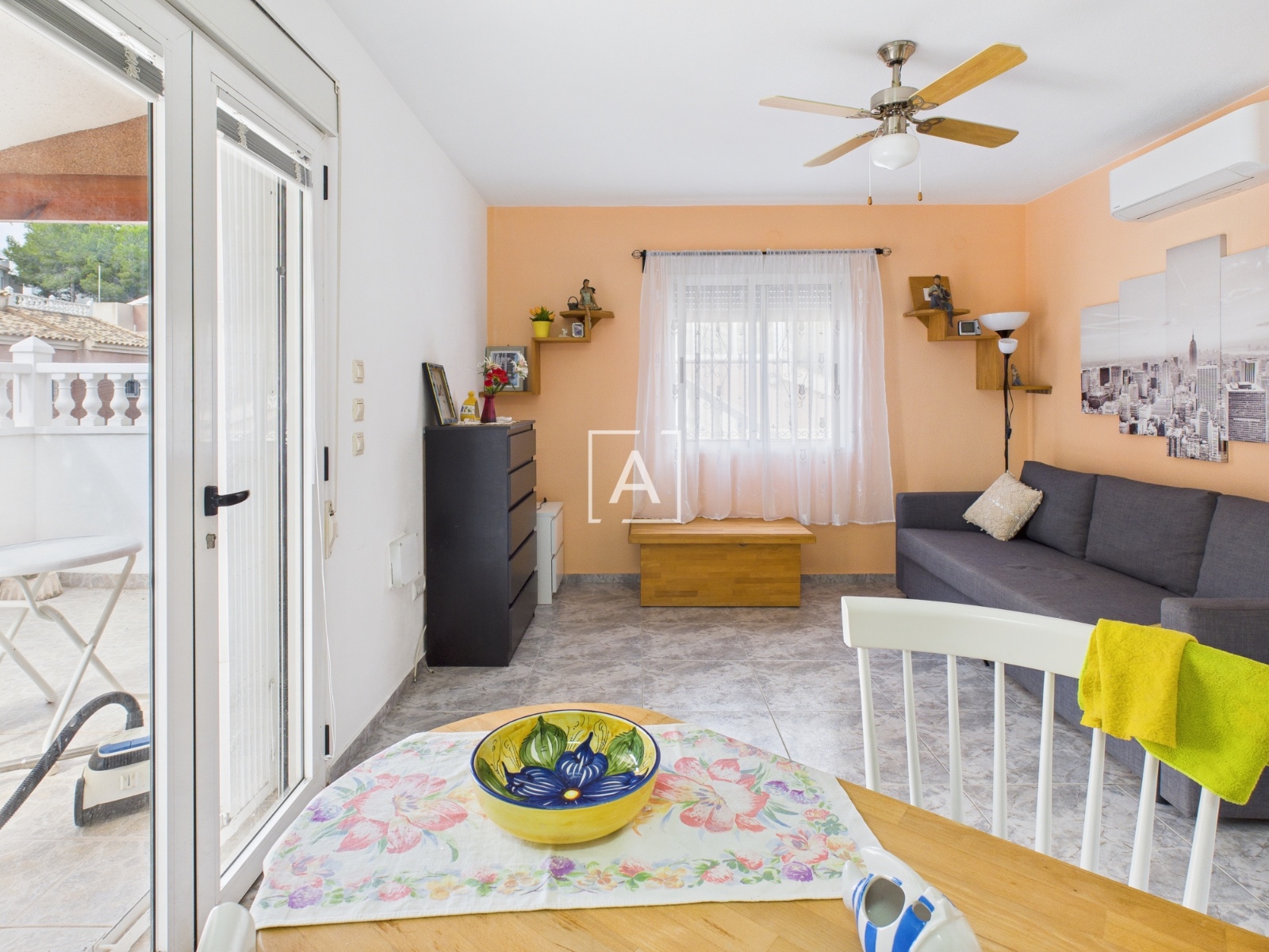 Villa for Sale in Pinar de Campoverde, Alicante