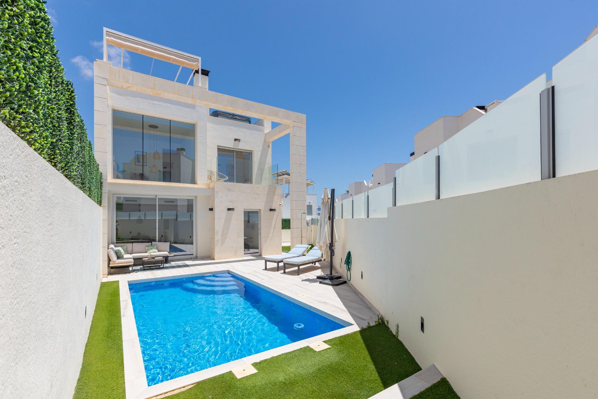 4-1 Villa for Sale in Orihuela Costa, Alicante