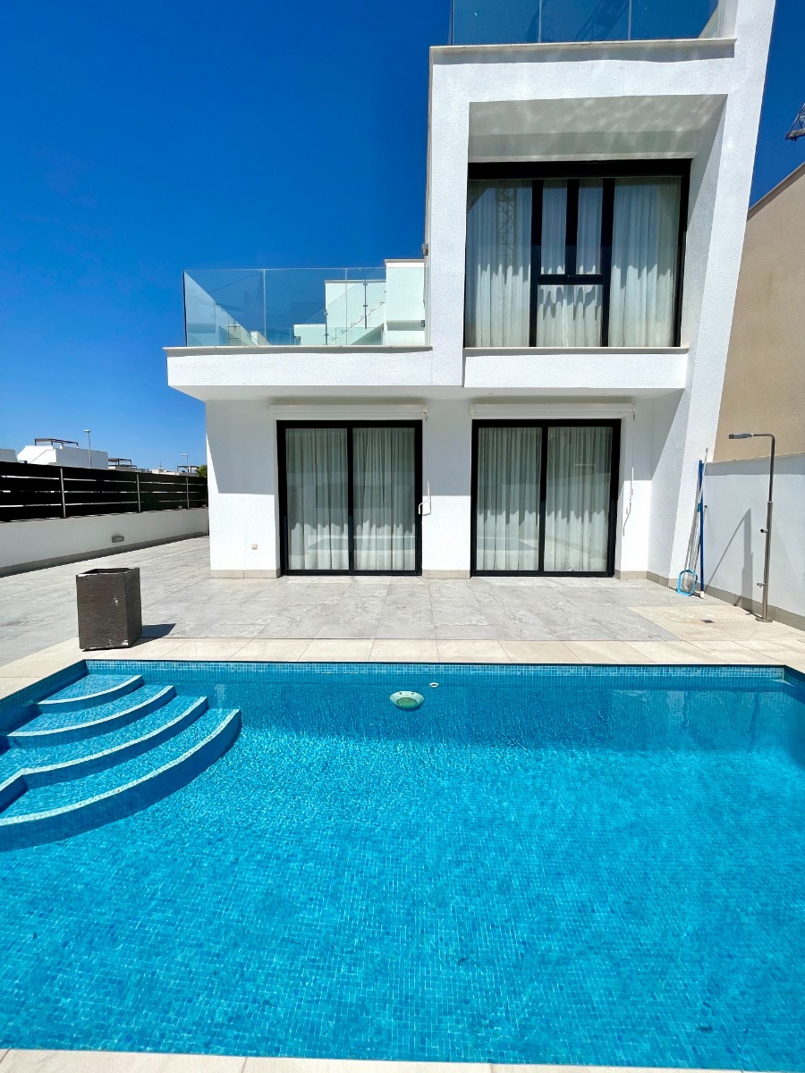 Villa for Sale in Benijofar, Alicante