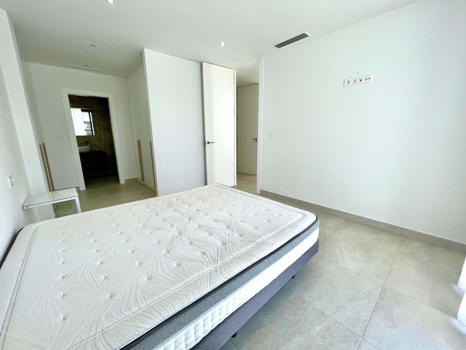 Villa for Sale in Benijofar, Alicante