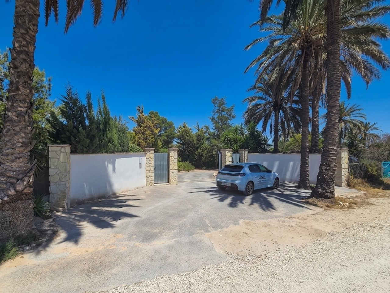 Villa for Sale in Elche, Alicante