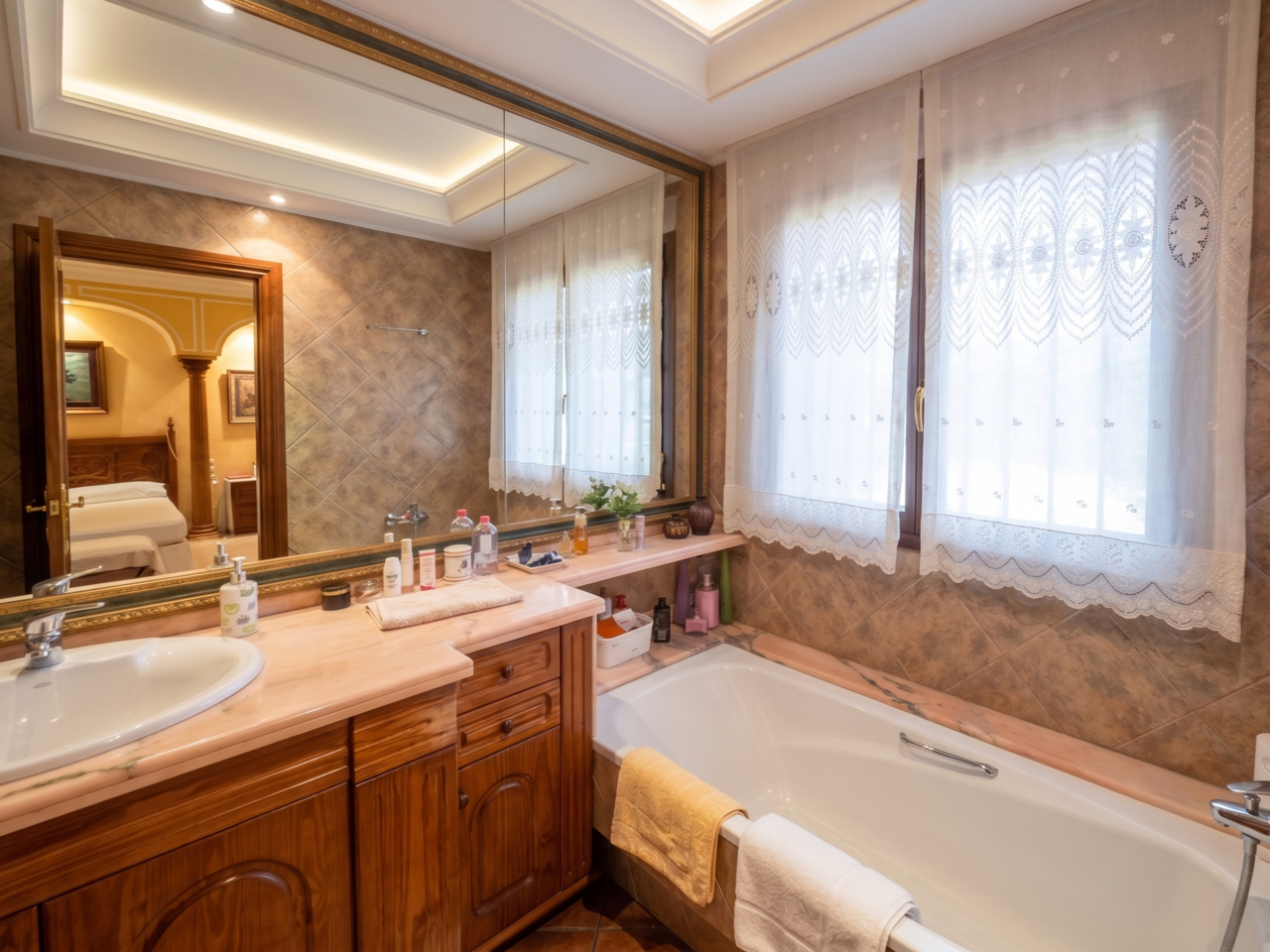 Villa for Sale in Elche, Alicante