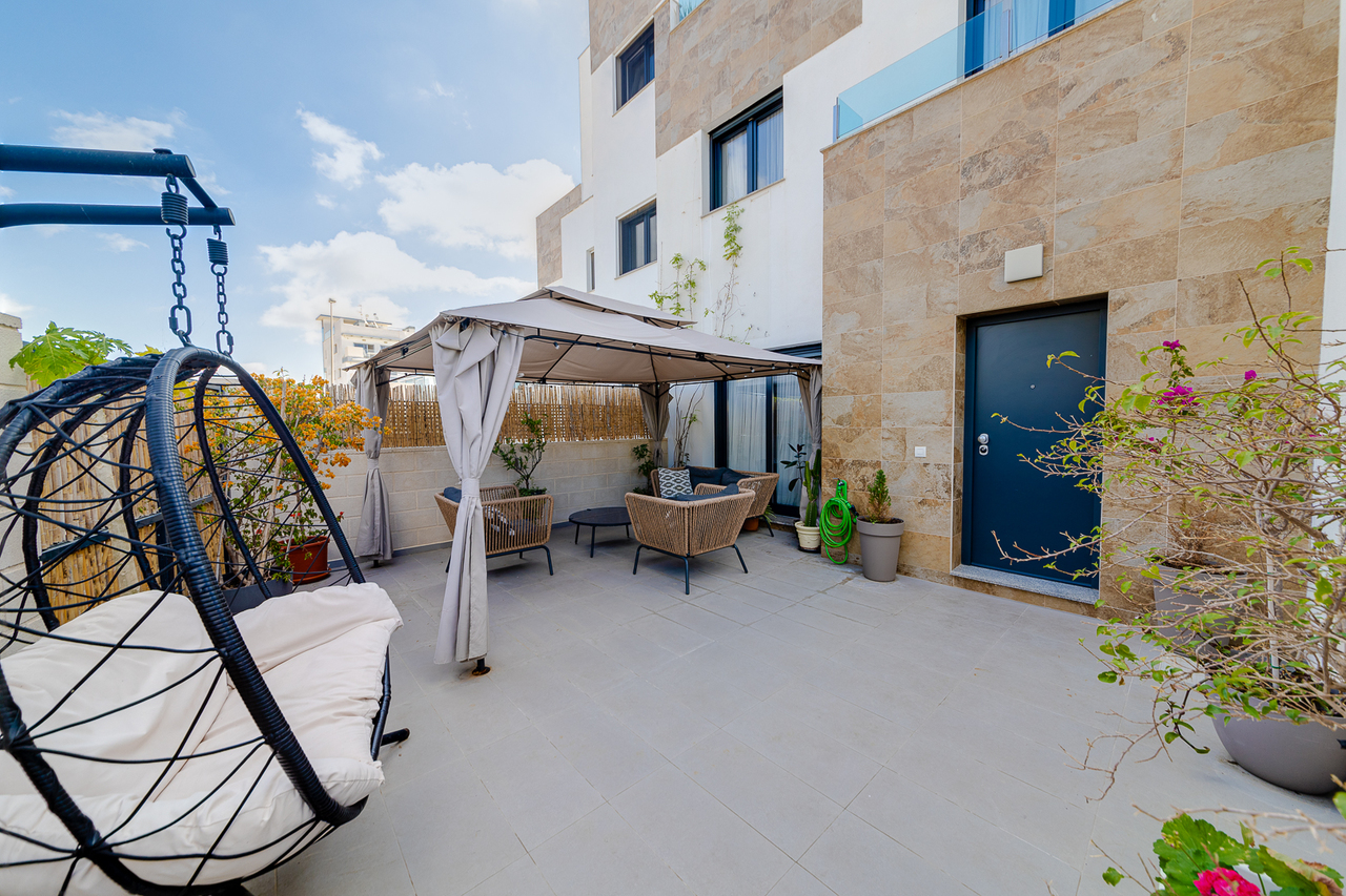 Town House for Sale in Villamartin, Alicante