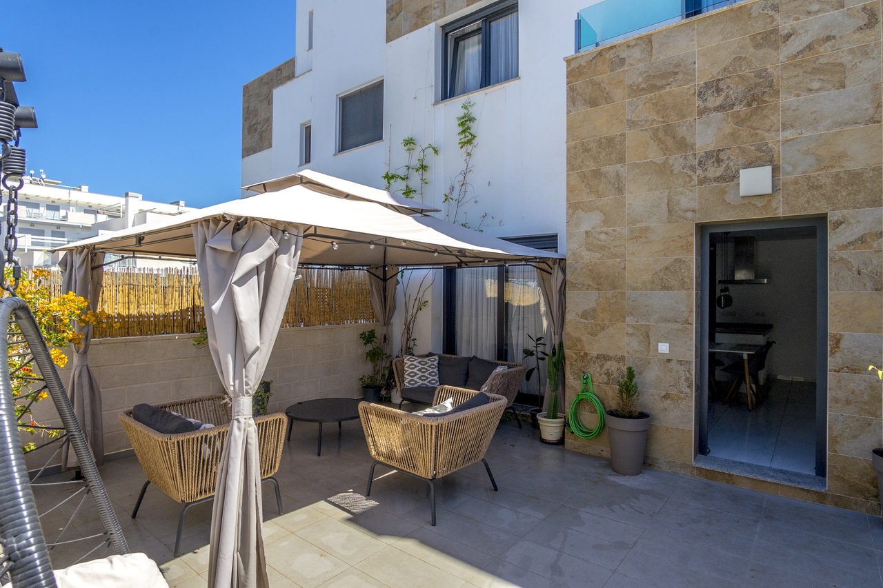 Town House for Sale in Villamartin, Alicante