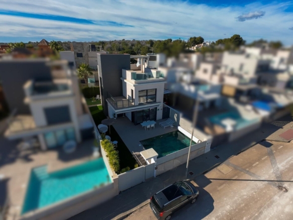 Villa for Sale in San Miguel de Salinas, Alicante