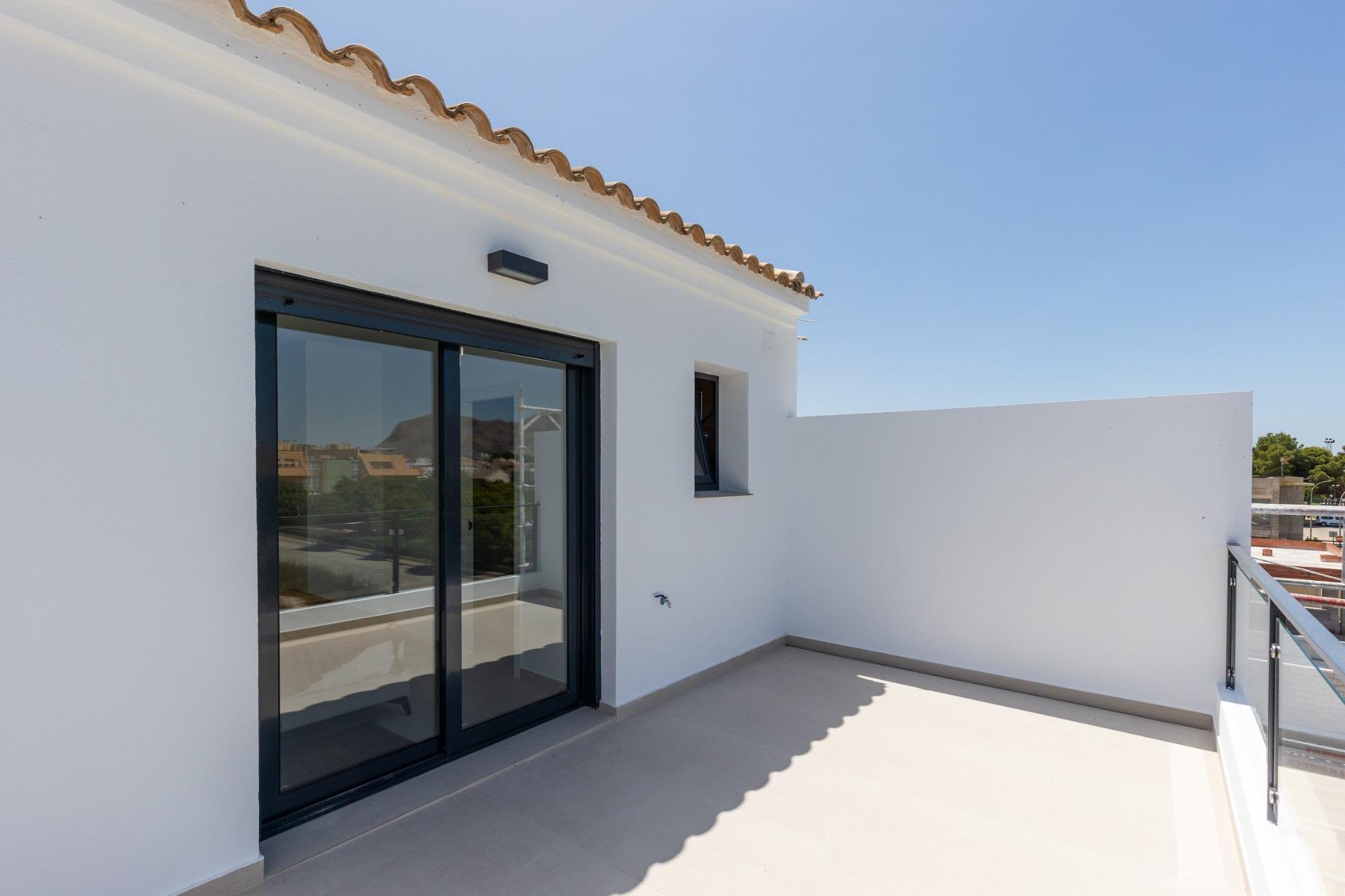 Modern Townhouses with Solarium and Basement in Rafal, Alicante