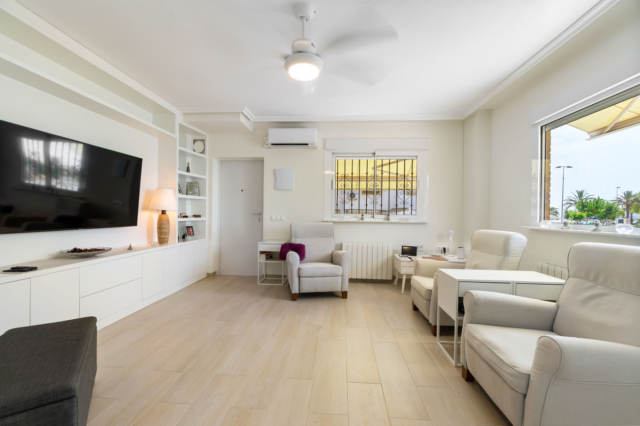 Villa for Sale in Torre de La Horadada, Alicante