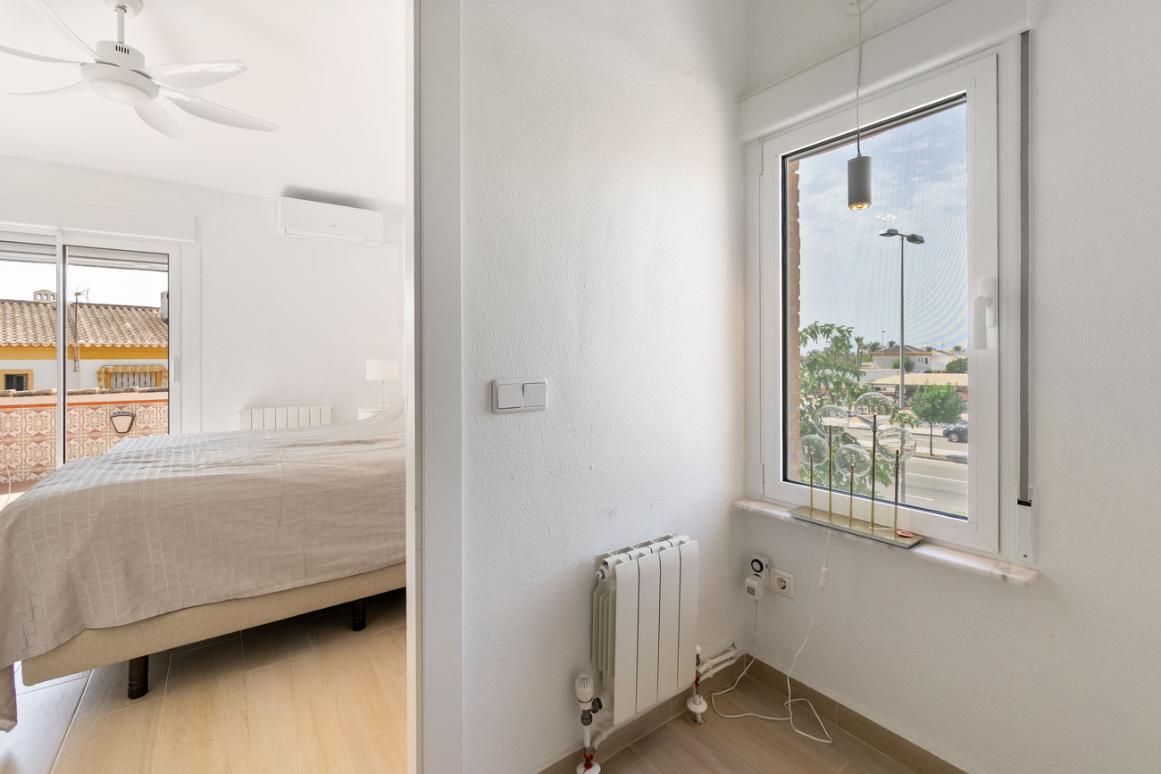 Villa for Sale in Torre de La Horadada, Alicante
