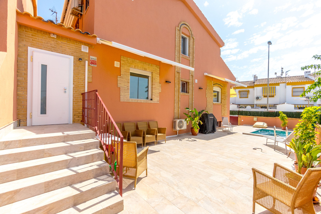 Villa for Sale in Torre de La Horadada, Alicante