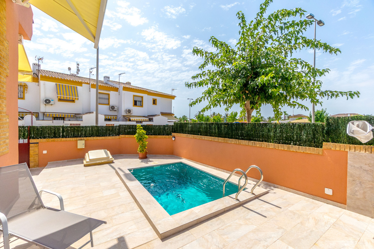 Villa for Sale in Torre de La Horadada, Alicante