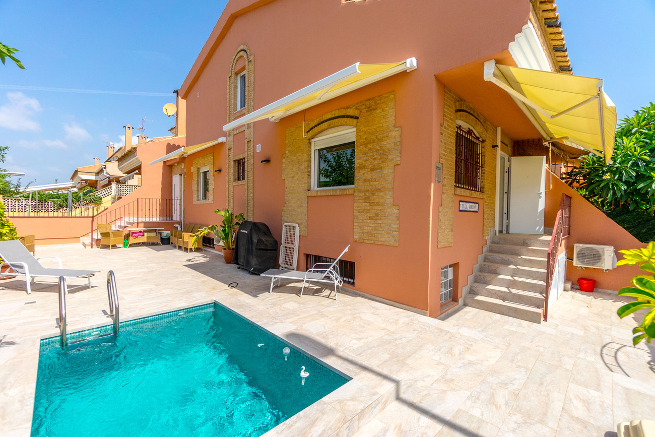 Villa for Sale in Torre de La Horadada, Alicante