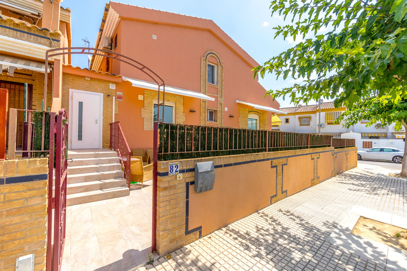 Villa for Sale in Torre de La Horadada, Alicante