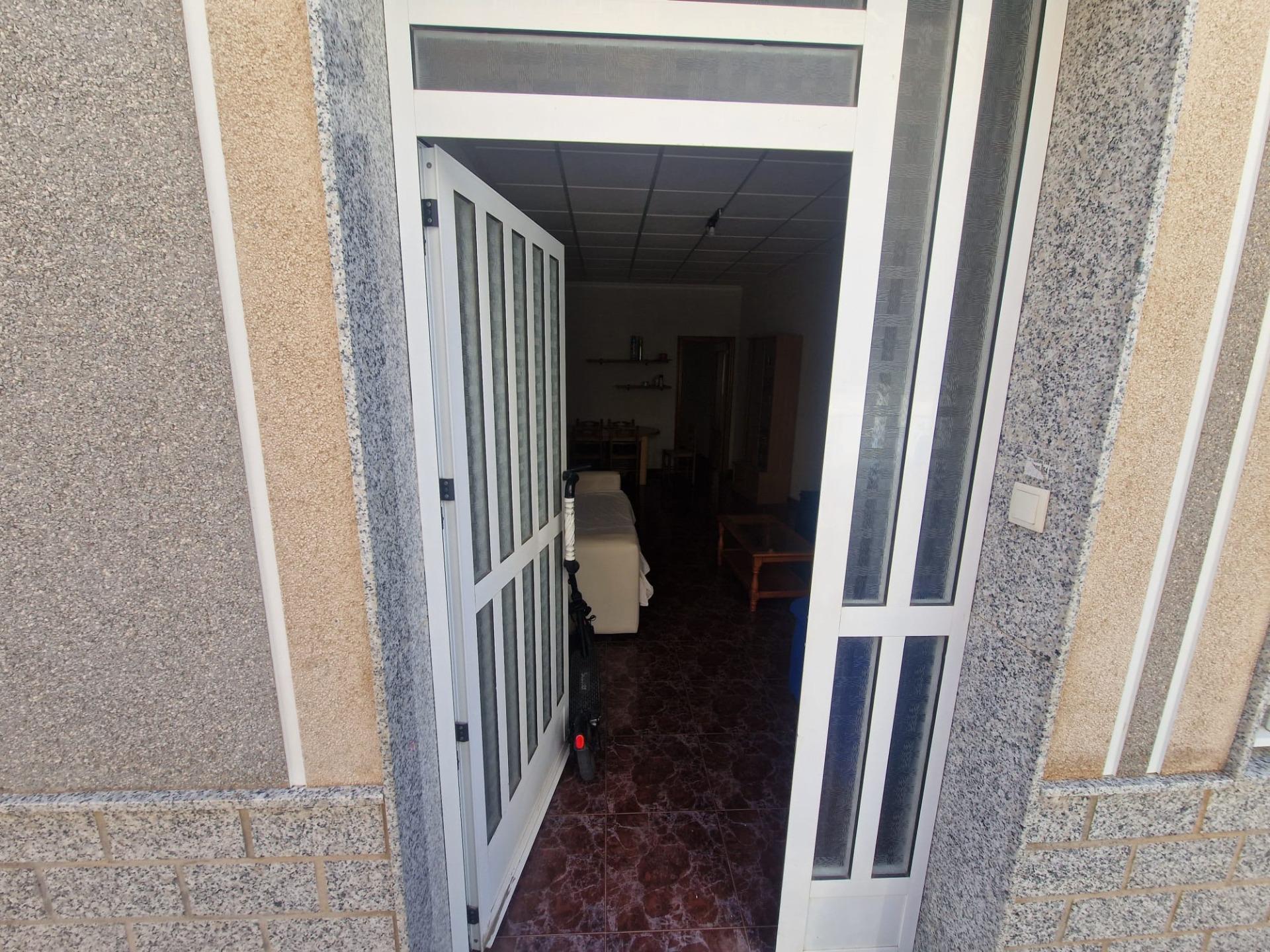 1-1 Commercial for Sale in Torrevieja, Alicante
