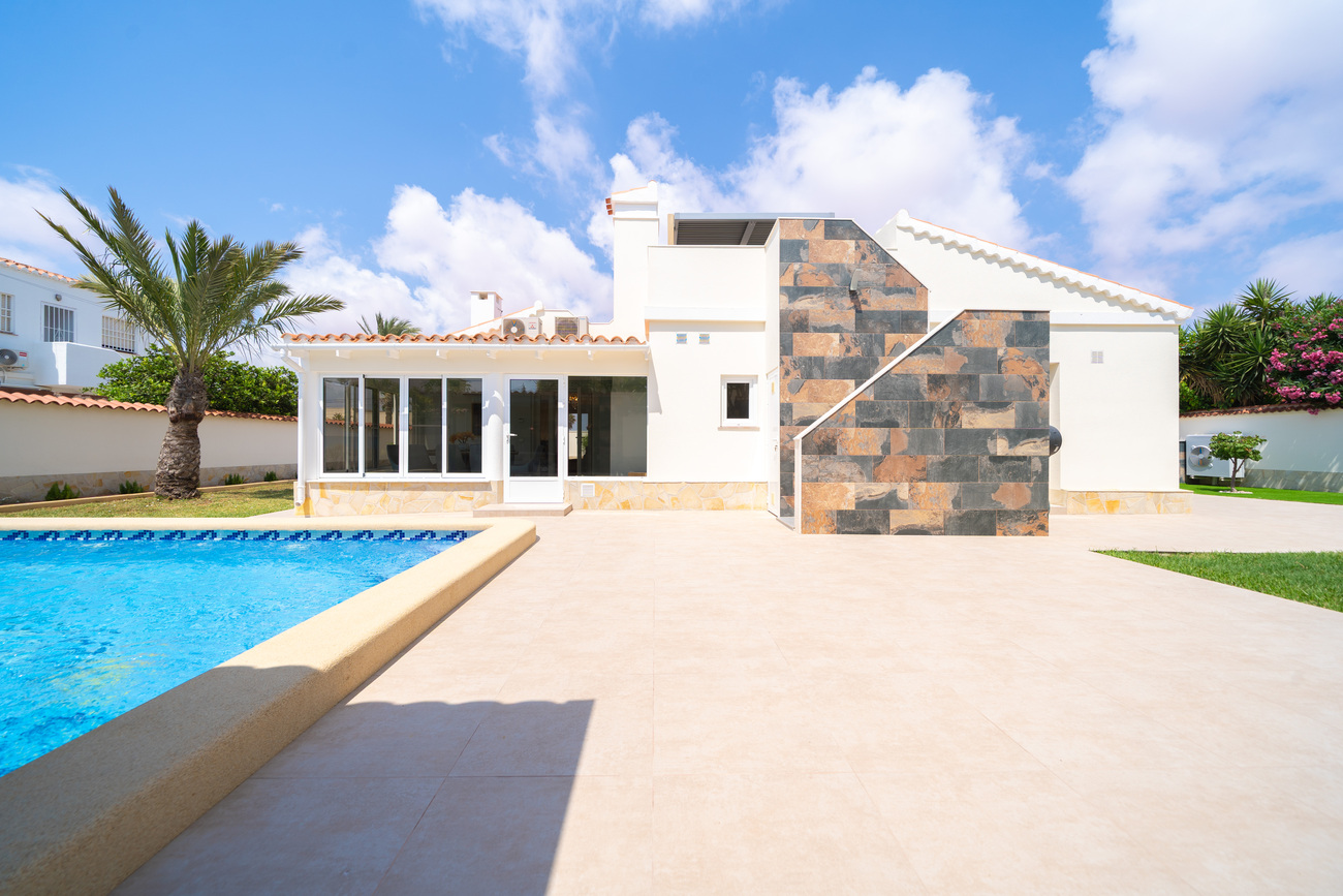 Villa for Sale in Torrevieja, Alicante