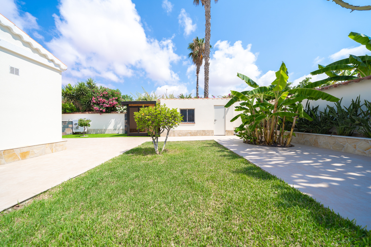 Villa for Sale in Torrevieja, Alicante