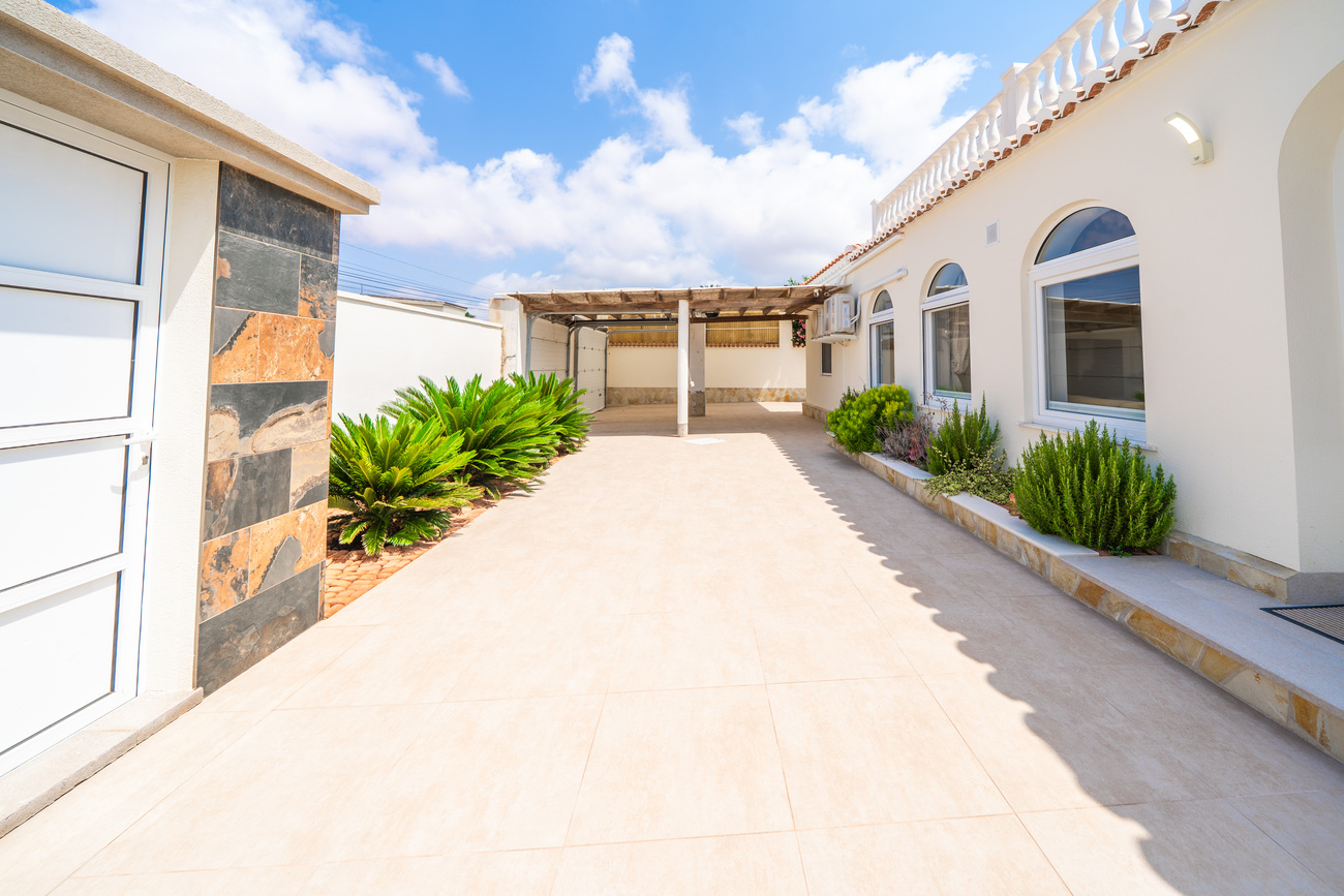 Villa for Sale in Torrevieja, Alicante