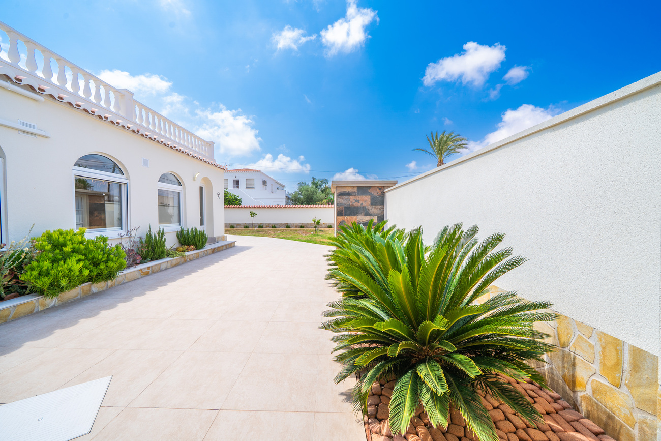 Villa for Sale in Torrevieja, Alicante