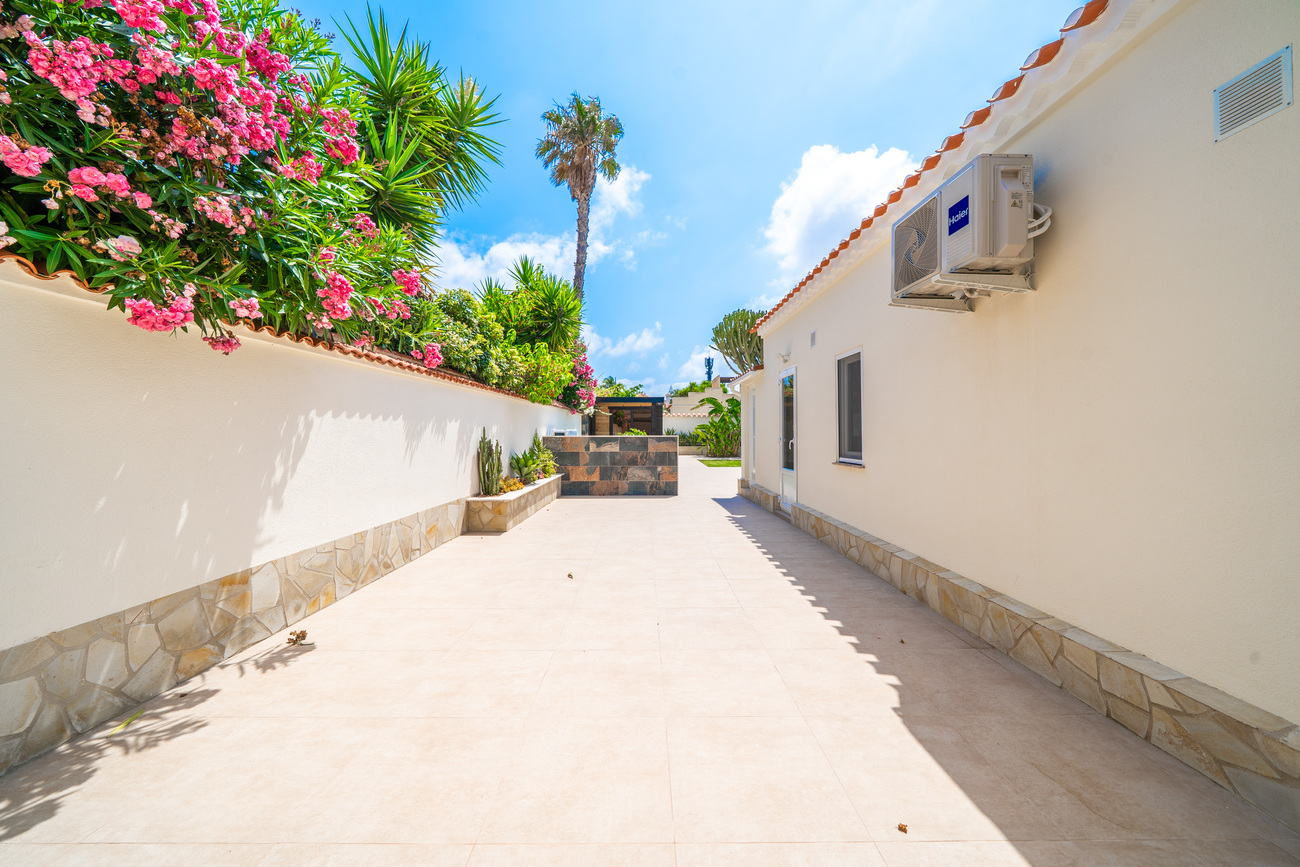Villa for Sale in Torrevieja, Alicante
