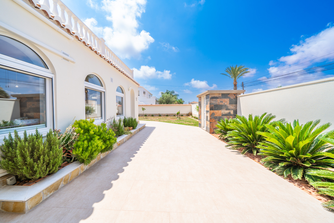 Villa for Sale in Torrevieja, Alicante
