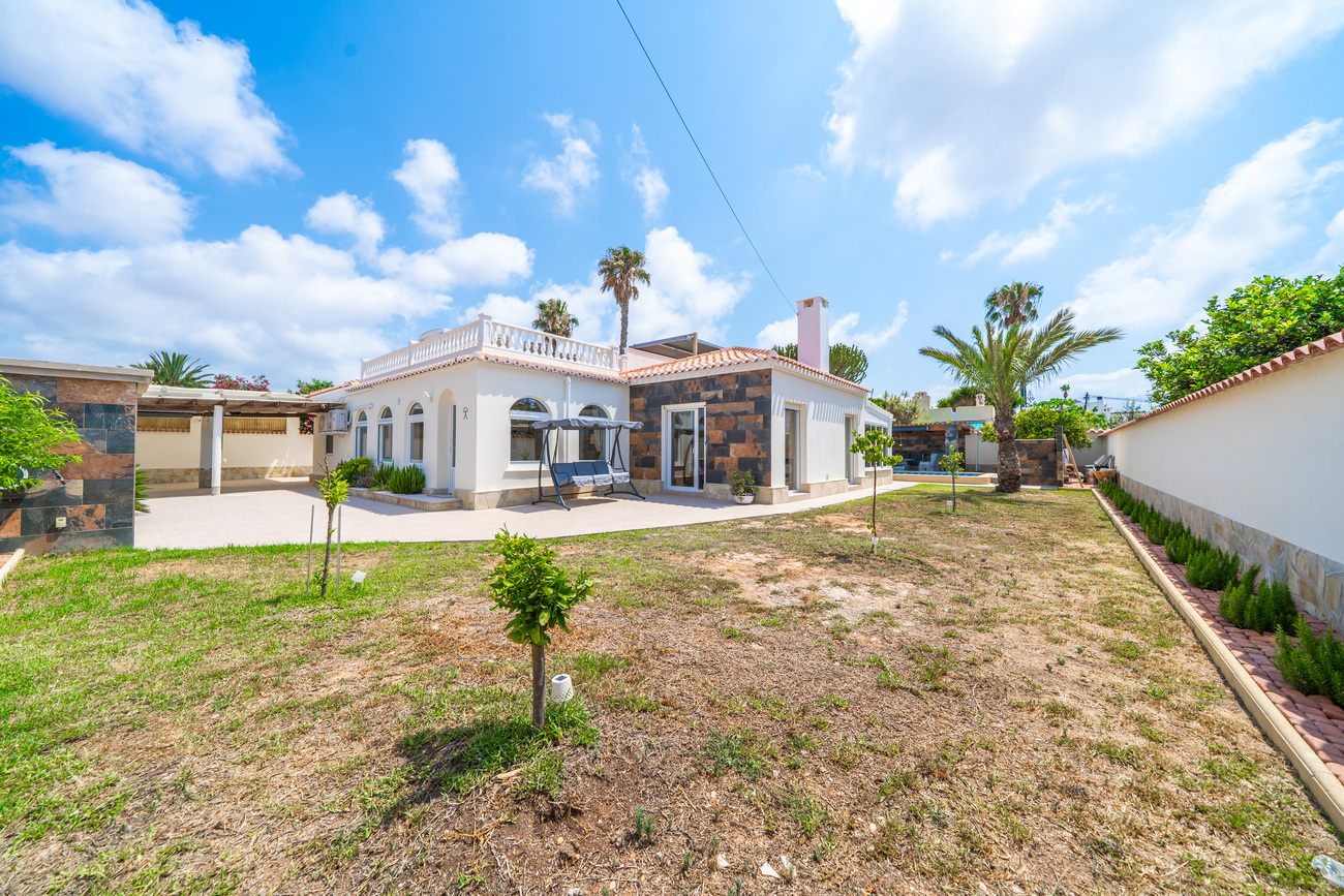 Villa for Sale in Torrevieja, Alicante