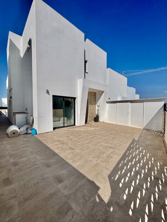 Villa for Sale in Benijofar, Alicante