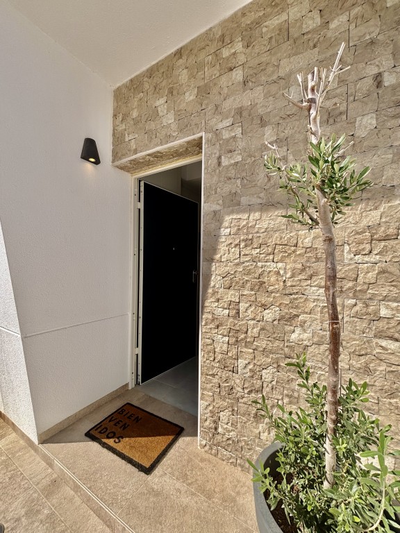 Villa for Sale in Benijofar, Alicante