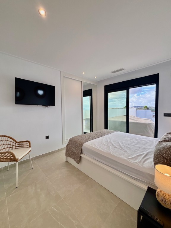 Villa for Sale in Benijofar, Alicante