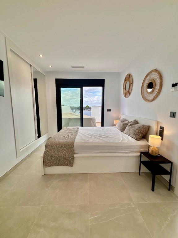 Villa for Sale in Benijofar, Alicante
