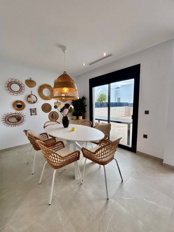 Villa for Sale in Benijofar, Alicante