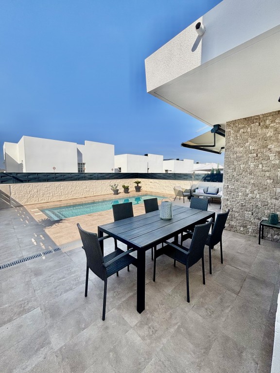 Villa for Sale in Benijofar, Alicante