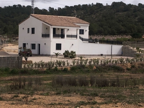 Villa for Sale in Pinoso, Alicante
