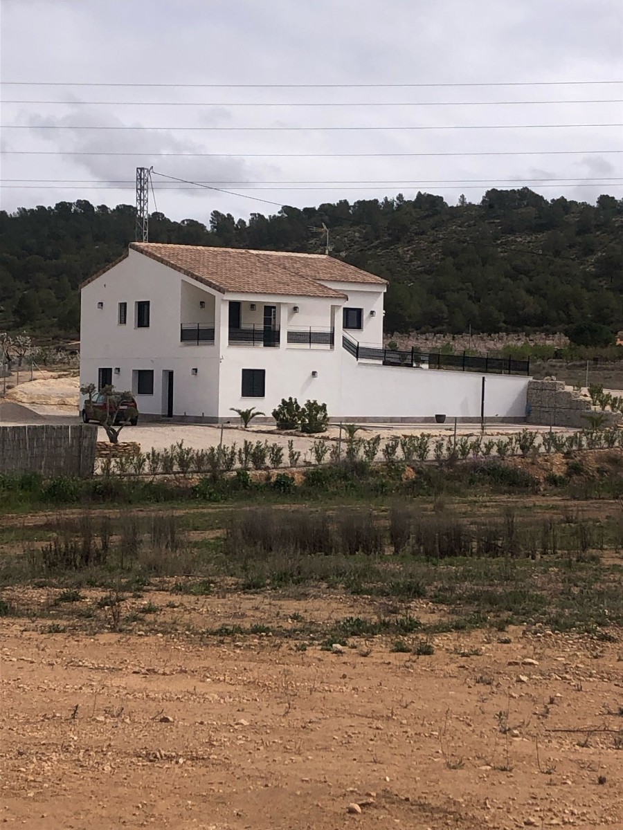 Villa for Sale in Pinoso, Alicante