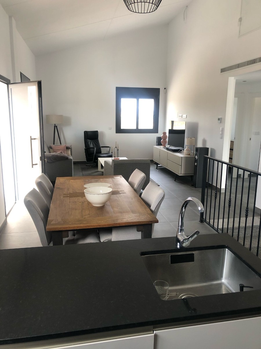 Villa for Sale in Pinoso, Alicante