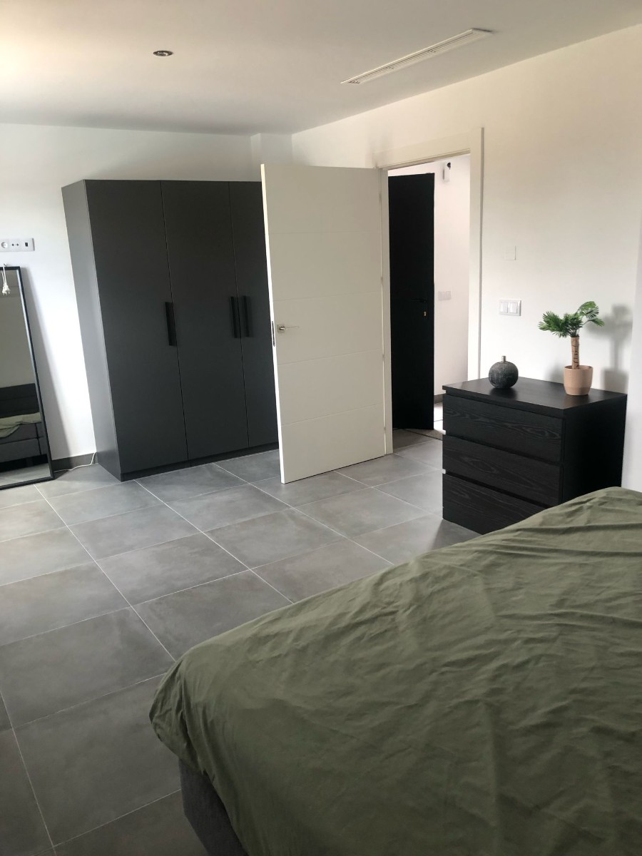 Villa for Sale in Pinoso, Alicante