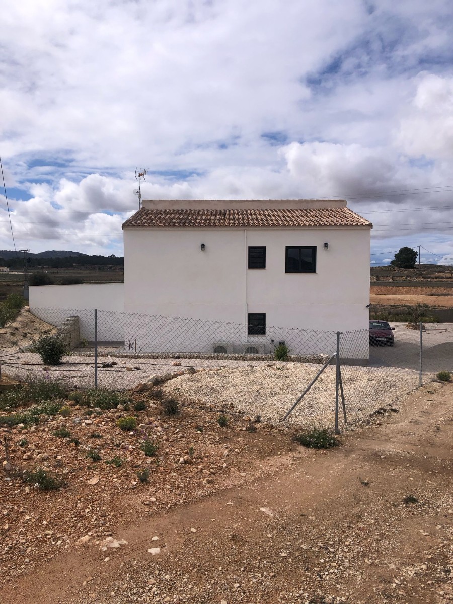 Villa for Sale in Pinoso, Alicante