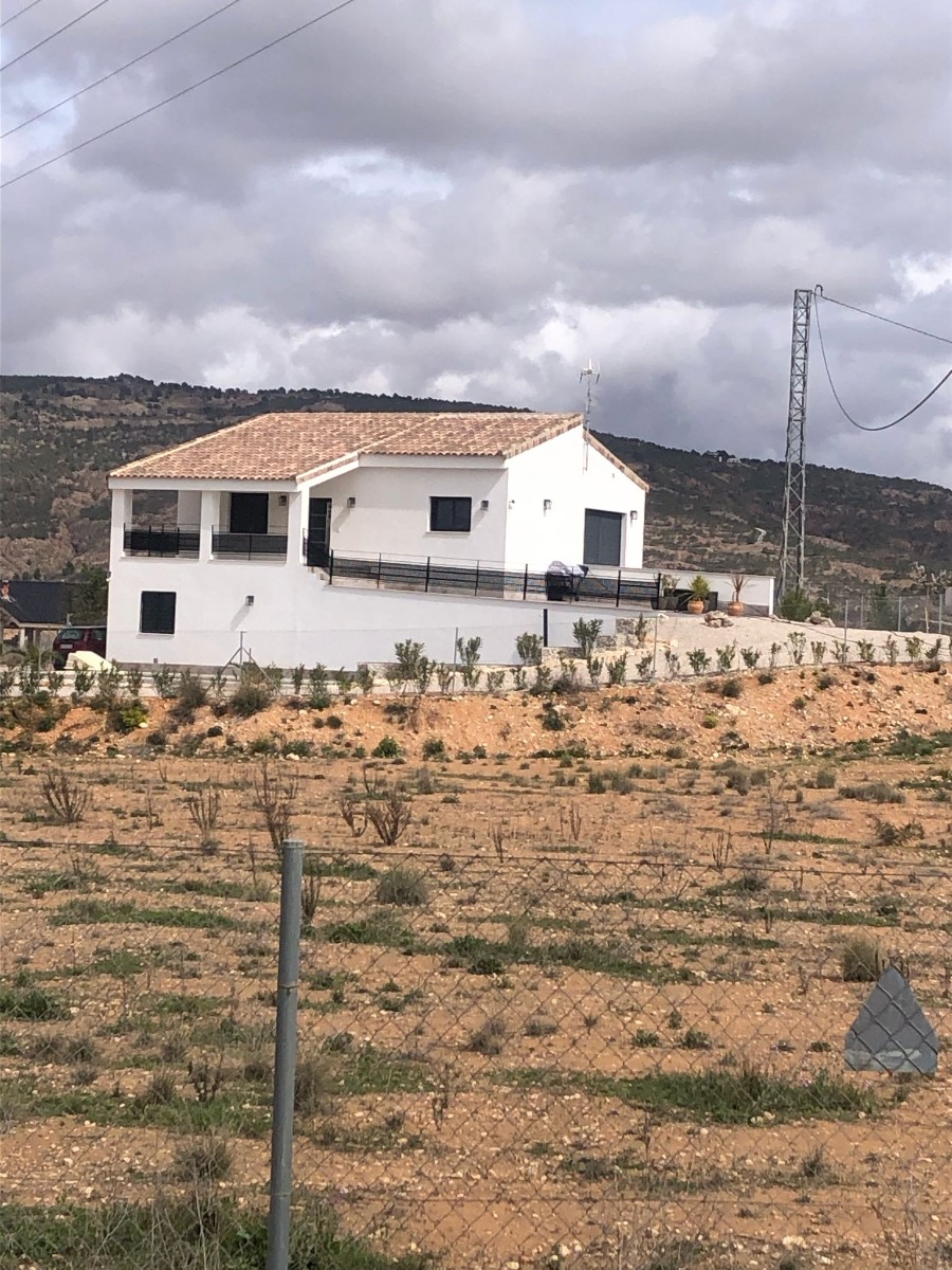 Villa for Sale in Pinoso, Alicante