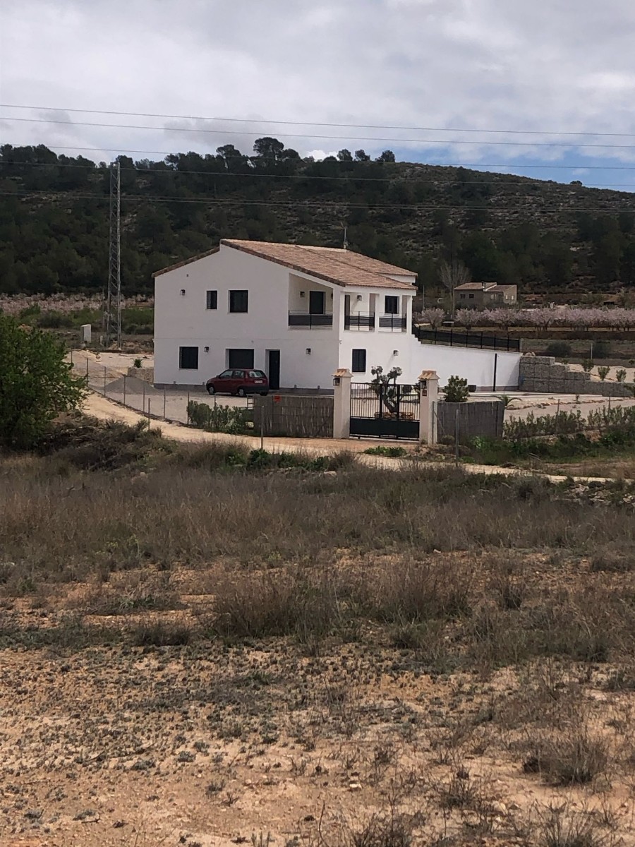Villa for Sale in Pinoso, Alicante