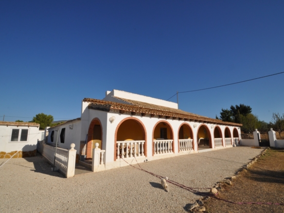 Country House for Sale in Pinoso, Alicante