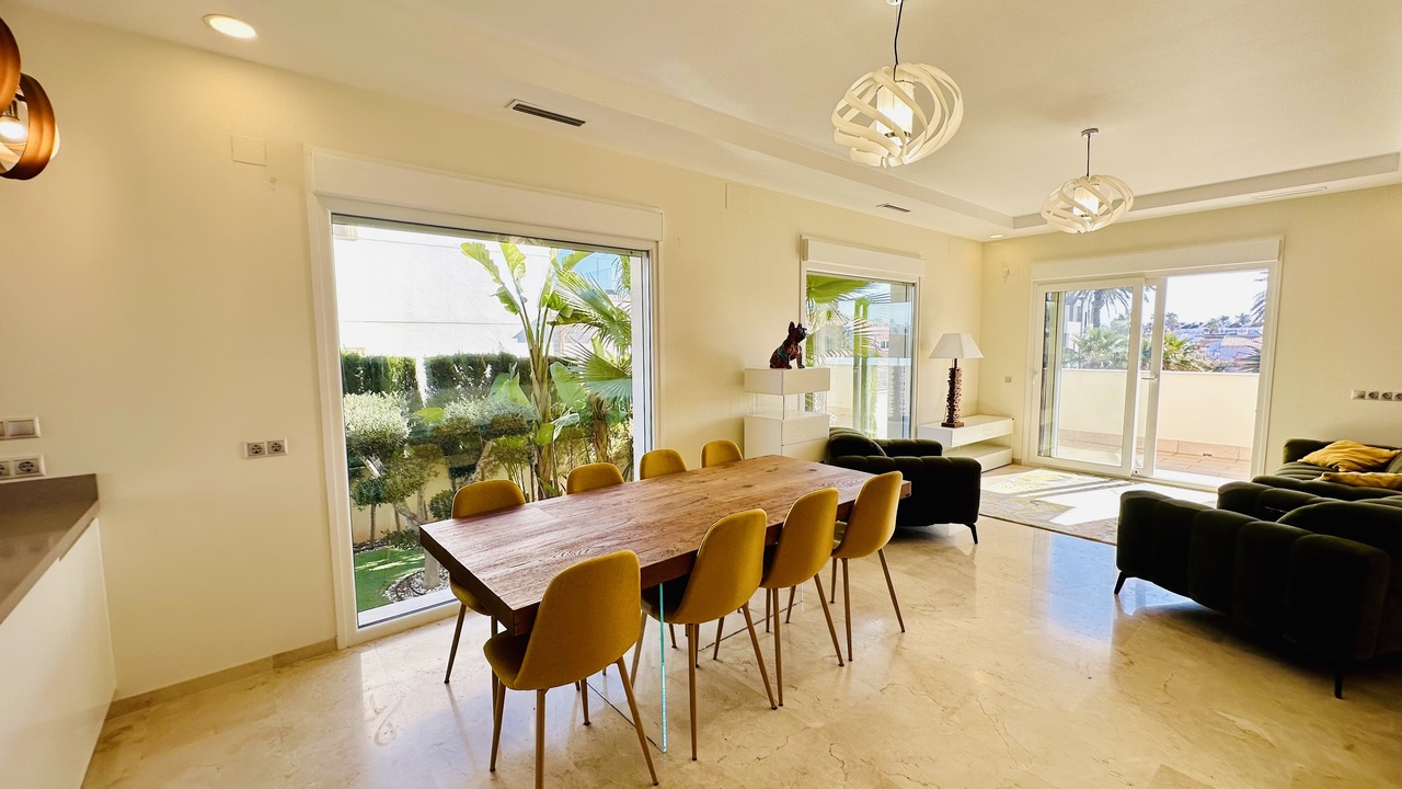 Villa for Sale in La Zenia, Alicante