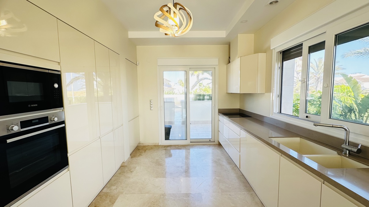 Villa for Sale in La Zenia, Alicante