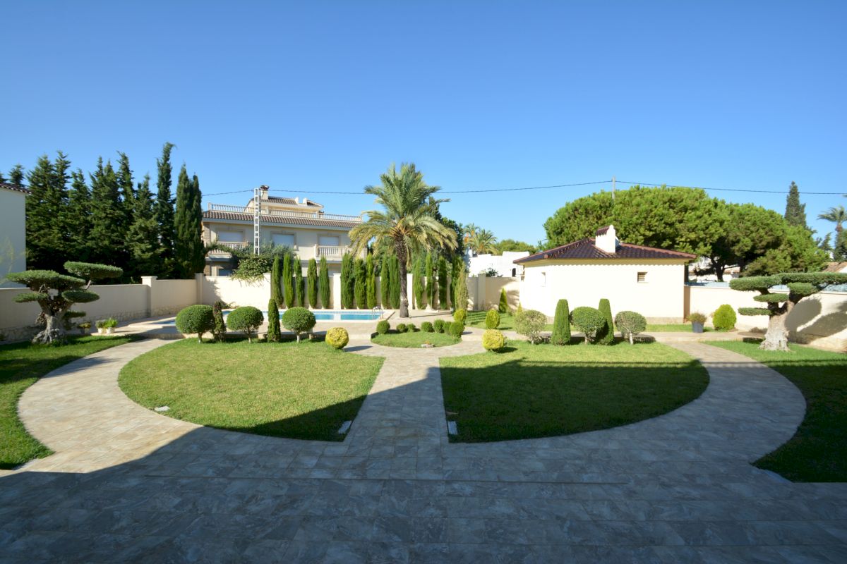 Villa for Sale in Orihuela Costa, Alicante