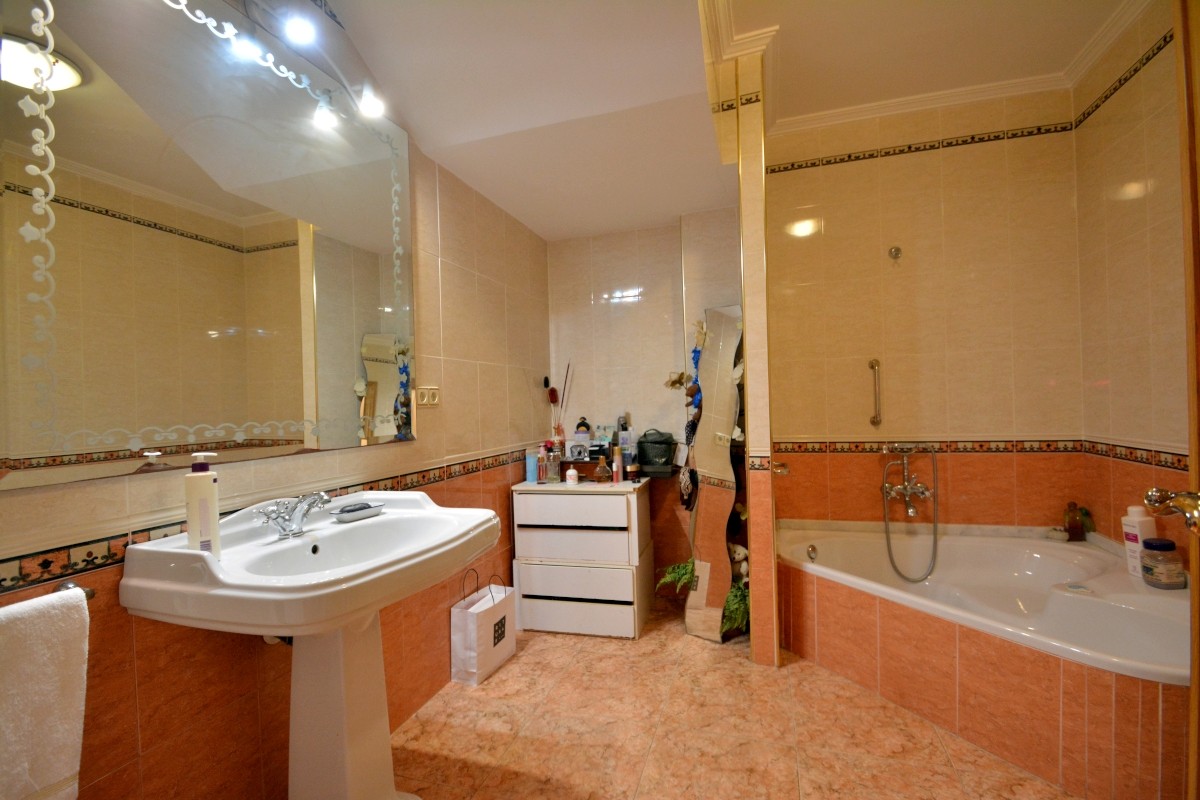 Villa for Sale in Guardamar del Segura, Alicante