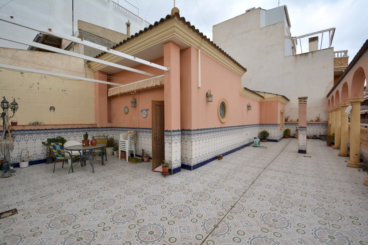 Villa for Sale in Guardamar del Segura, Alicante