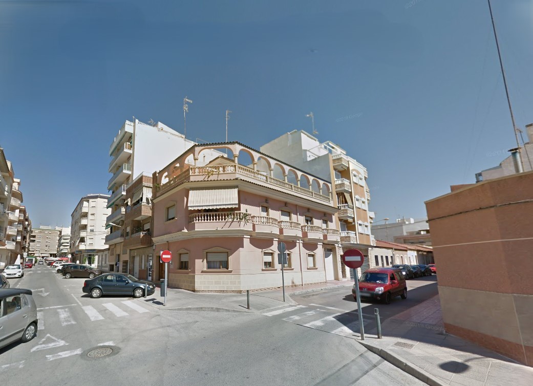 o_1ht1h423s1va01p0st69lnq15ru1g Villa for Sale in Guardamar del Segura, Alicante