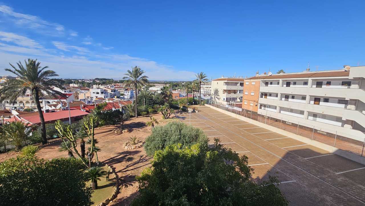 Apartment for Sale in Mil Palmeras, Alicante