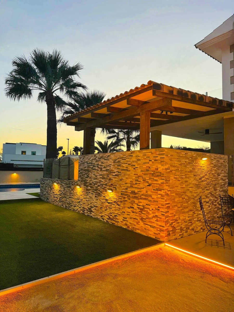 Villa for Sale in Alfas del Pi, Alicante